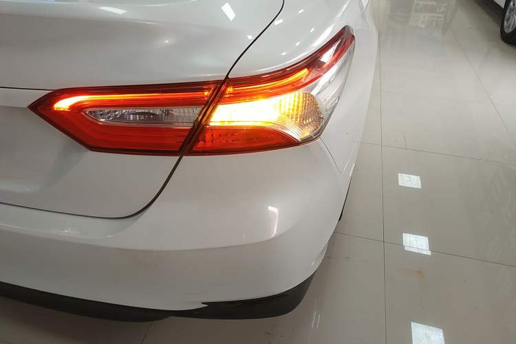 Used Toyota Camry 2018 2.0E Leading Edition Exterior 6