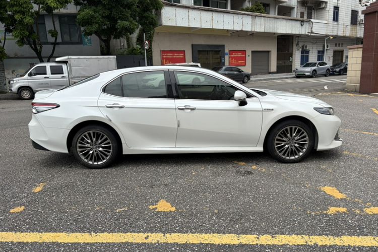 Used Toyota Camry 2018 Dual-Engine 2.5 HG Luxury Edition Exterior 8