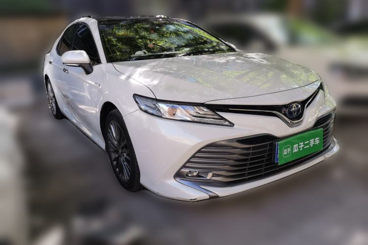 Used Toyota Camry 2018 Dual-Engine 2.5 HG Luxury Edition Front Right 45 Deg