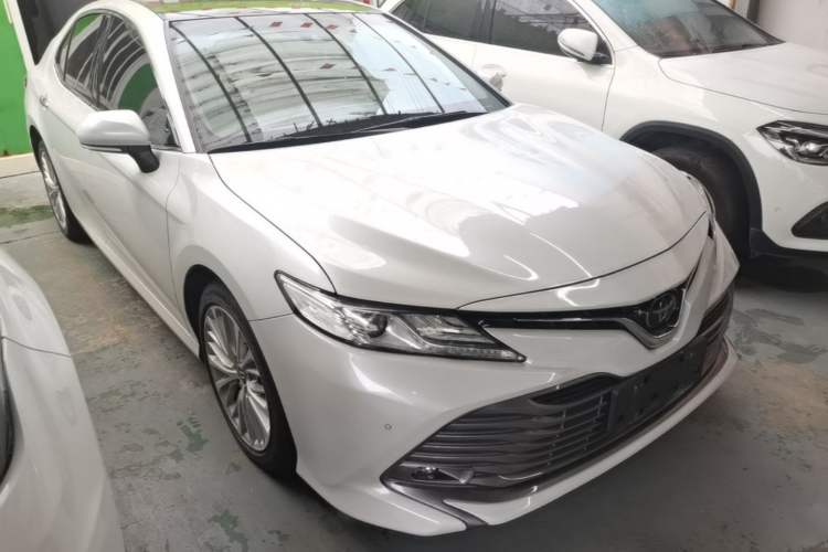 Used Toyota Camry 2018 2.5G Luxury Edition Front Right 45 Deg