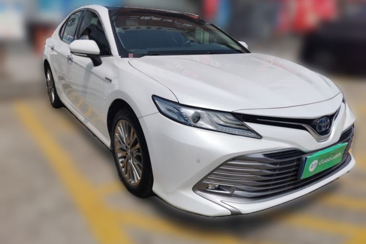 Used Toyota Camry 2018 Dual-Engine 2.5 HG Luxury Edition Front Right 45 Deg