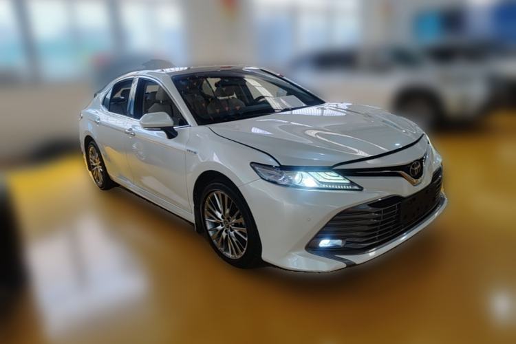 Used Toyota Camry 2018 Dual-Engine 2.5 HG Luxury Edition Front Right 45 Deg