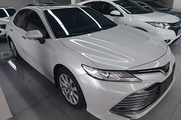 Used Toyota Camry 2018 2.0G Luxury Edition Front Right 45 Deg