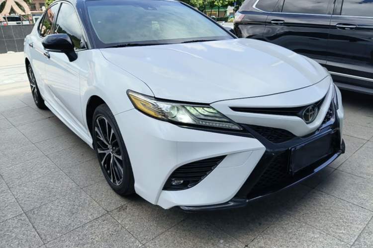 Used Toyota Camry 2018 2.0S FENGSHANG Edition Front Right 45 Deg