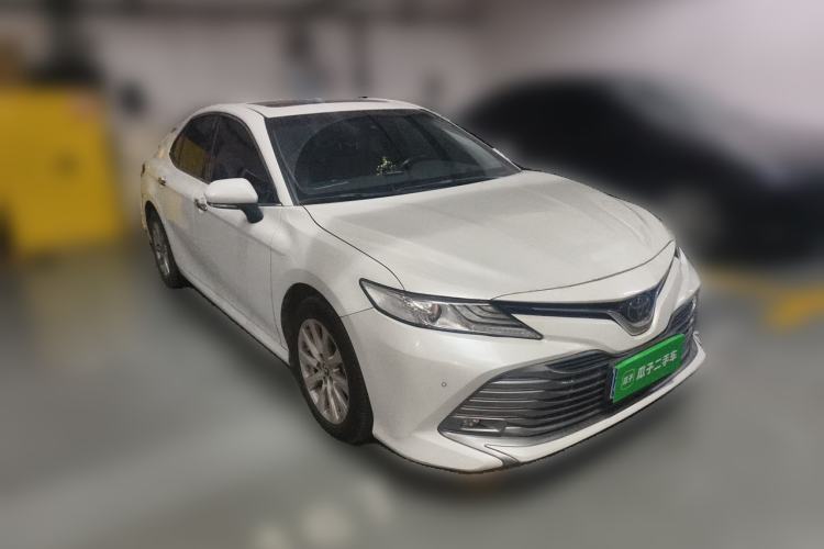 Used Toyota Camry 2018 2.0G Luxury Edition Front Right 45 Deg
