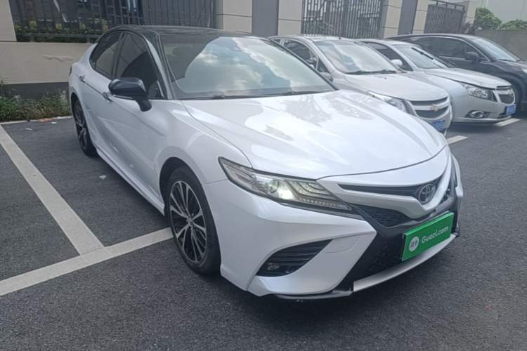 Used Toyota Camry 2018 2.0S FENGSHANG Edition Front Right 45 Deg