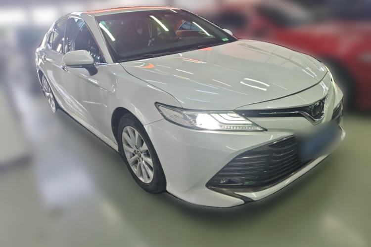 Used Toyota Camry 2018 2.0G Luxury Edition Front Right 45 Deg