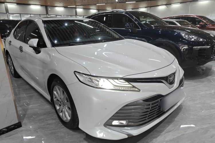 Used Toyota Camry 2018 2.0G Luxury Edition Front Right 45 Deg