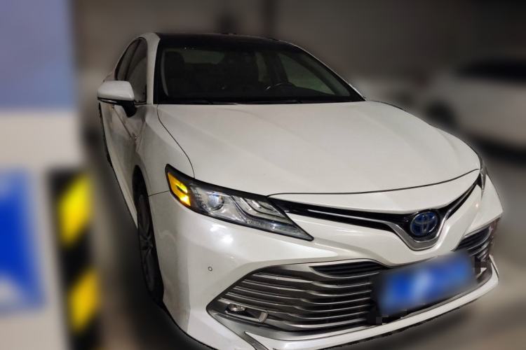 Used Toyota Camry 2018 Dual-Engine 2.5 HG Luxury Edition Front Right 45 Deg