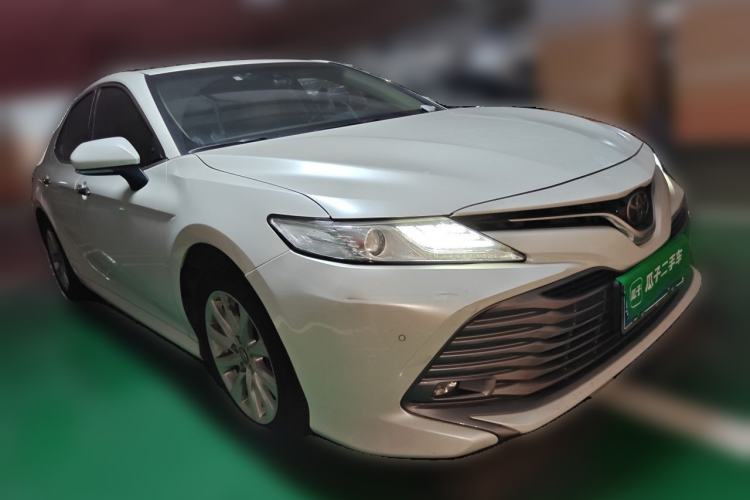 Used Toyota Camry 2018 2.0G Luxury Edition Front Right 45 Deg