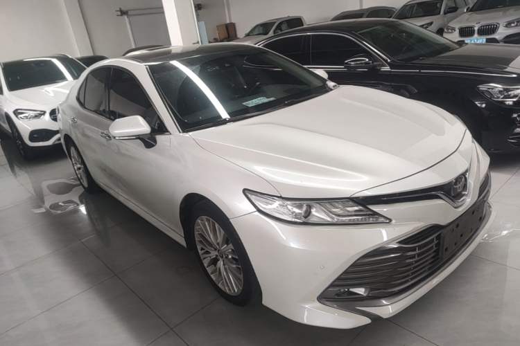 Used Toyota Camry 2018 2.5G Luxury Edition Front Right 45 Deg