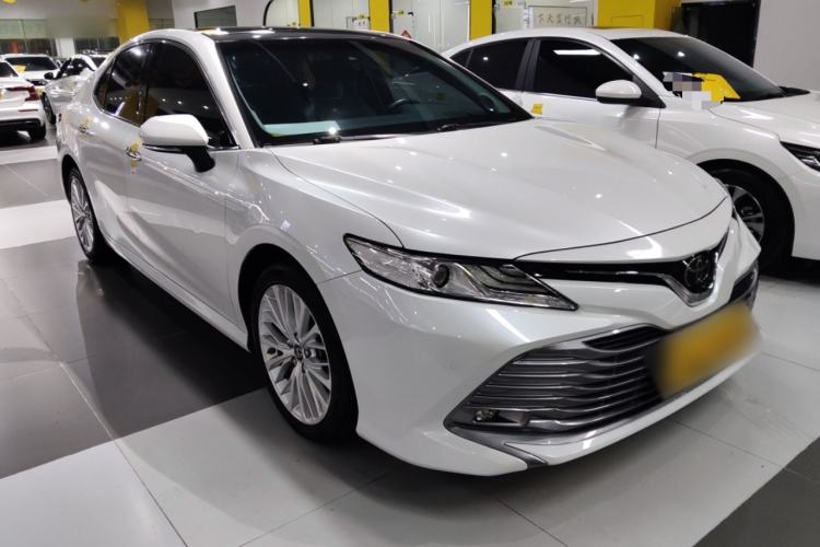 Used Toyota Camry 2018 2.5G Luxury Edition Front Right 45 Deg
