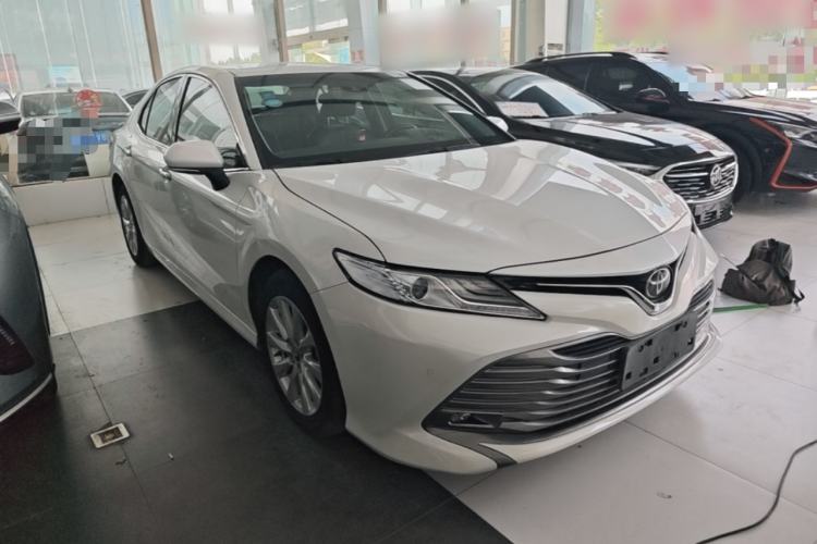 Used Toyota Camry 2018 2.0G Luxury Edition Front Right 45 Deg