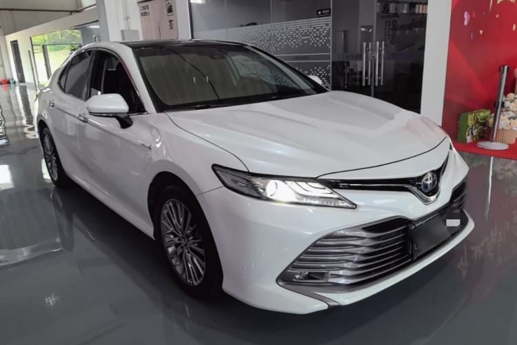 Used Toyota Camry 2018 Dual-Engine 2.5 HG Luxury Edition Front Right 45 Deg