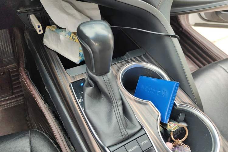 Used Toyota Camry 2018 2.5G Luxury Edition Gear Lever