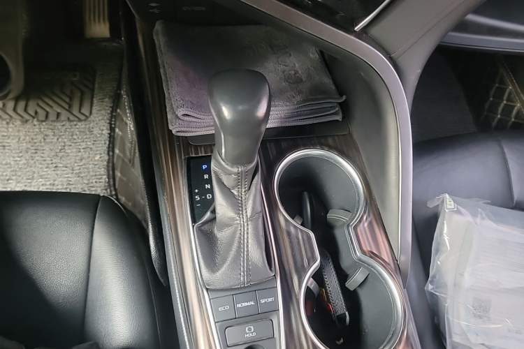 Used Toyota Camry 2018 2.5G Luxury Edition Gear Lever