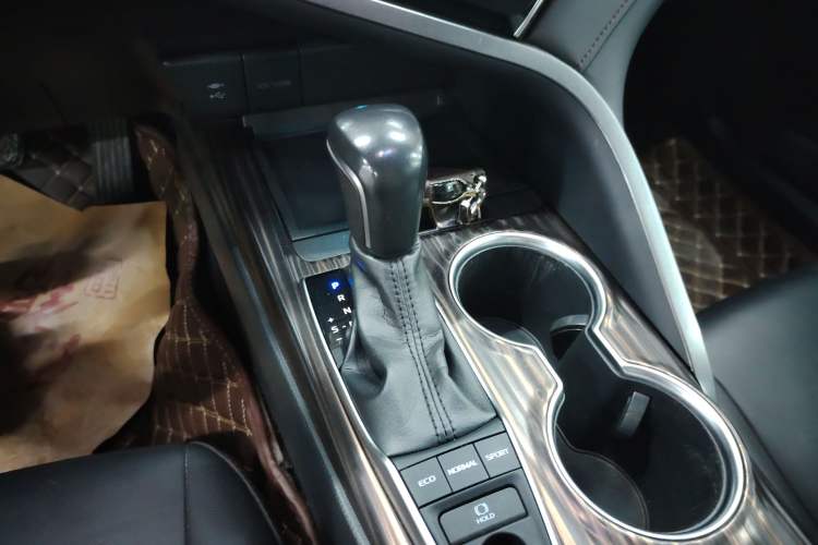 Used Toyota Camry 2018 2.5G Luxury Edition Gear Lever