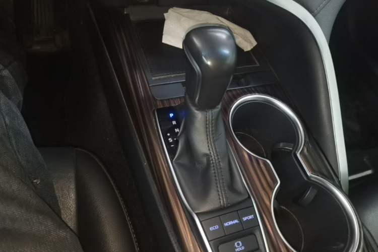 Used Toyota Camry 2018 2.5G Luxury Edition Gear Lever