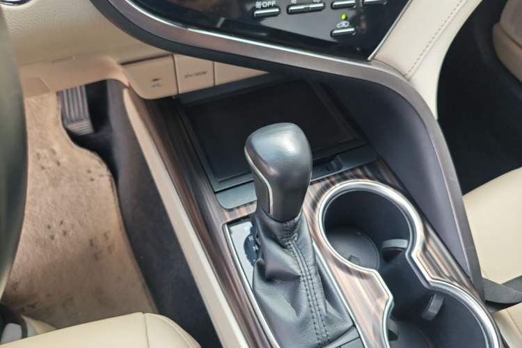 Used Toyota Camry 2018 2.5G Luxury Edition Gear Lever