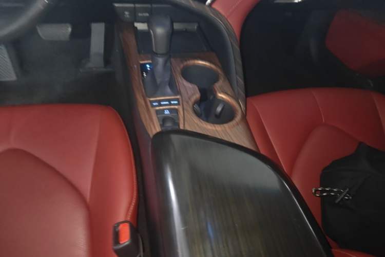 Used Toyota Camry 2018 2.5S Fēngshàng Edition Gear Lever