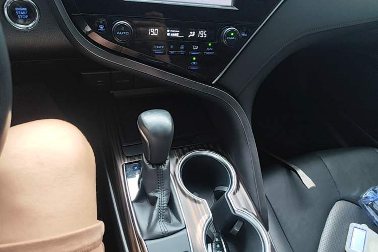 Used Toyota Camry 2018 2.0G Luxury Edition Gear Lever