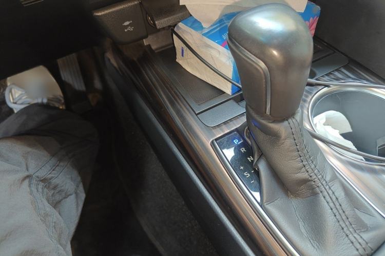 Used Toyota Camry 2018 2.5G Luxury Edition Gear Lever