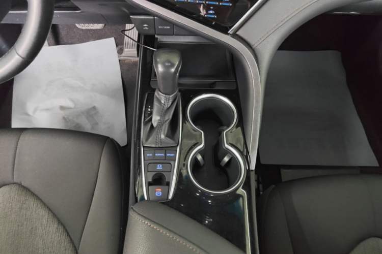 Used Toyota Camry 2018 2.0S FENGSHANG Edition Gear Lever