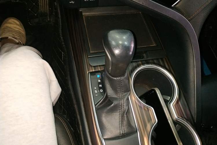 Used Toyota Camry 2018 2.0E Leading Edition Gear Lever