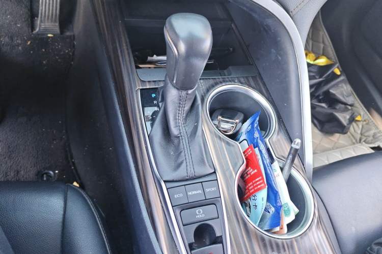 Used Toyota Camry 2018 2.5G Luxury Edition Gear Lever