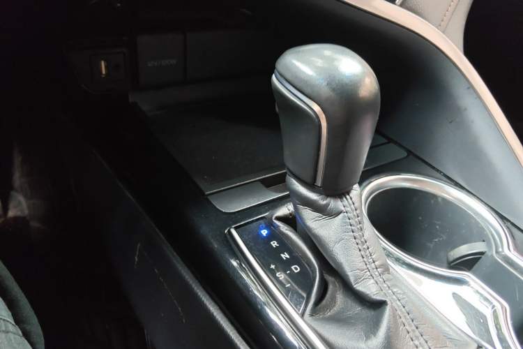 Used Toyota Camry 2018 2.0S FENGSHANG Edition Gear Lever