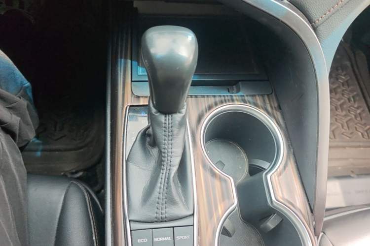 Used Toyota Camry 2018 2.5G Luxury Edition Gear Lever