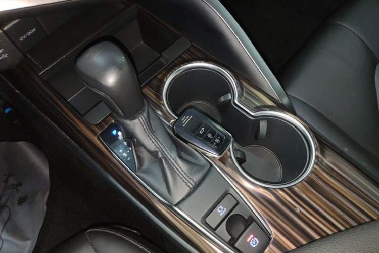 Used Toyota Camry 2018 2.0G Luxury Edition Gear Lever
