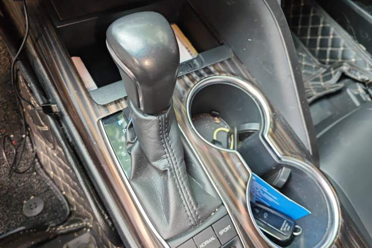 Used Toyota Camry 2018 2.5G Luxury Edition Gear Lever