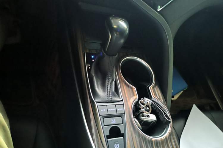Used Toyota Camry 2018 2.5G Luxury Edition Gear Lever