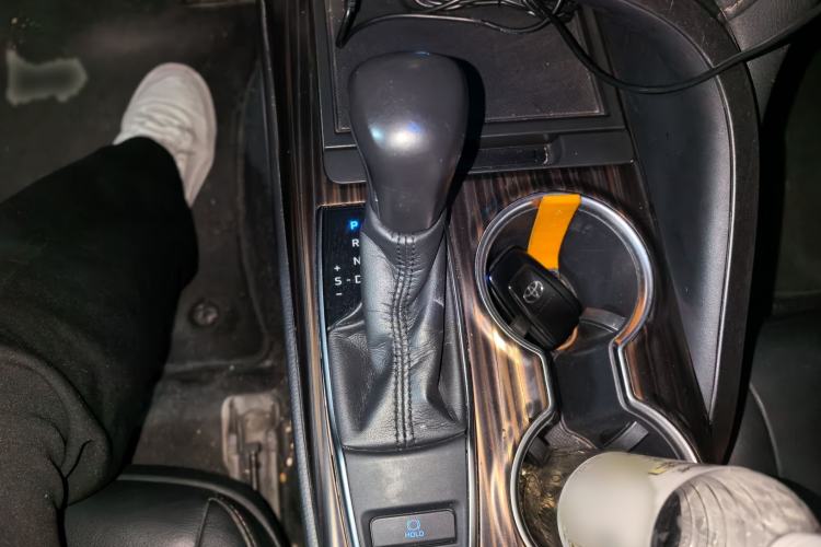 Used Toyota Camry 2018 2.0G Luxury Edition Gear Lever