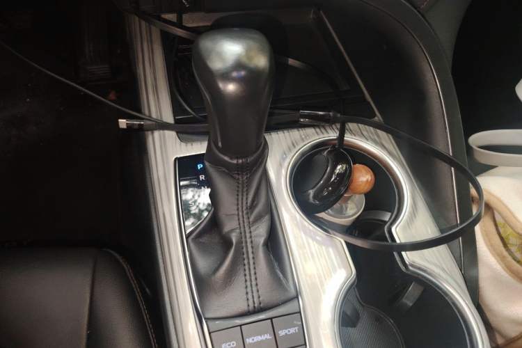 Used Toyota Camry 2018 Dual-Engine 2.5 HG Luxury Edition Gear Lever
