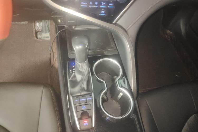 Used Toyota Camry 2018 2.0S FENGSHANG Edition Gear Lever