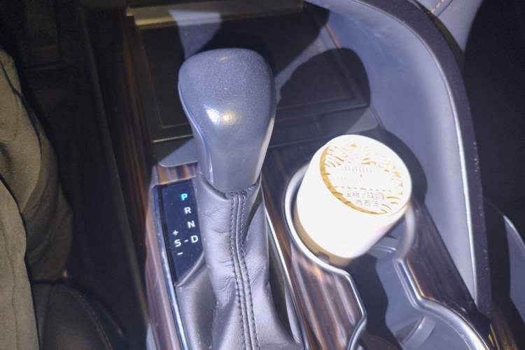 Used Toyota Camry 2018 2.5G Luxury Edition Gear Lever