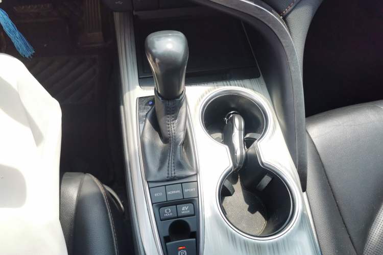 Used Toyota Camry 2018 Dual-Engine 2.5 HG Luxury Edition Gear Lever