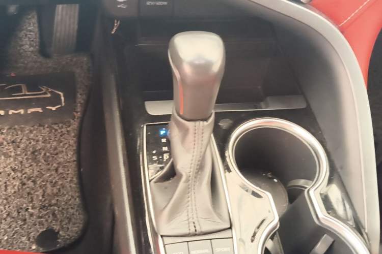 Used Toyota Camry 2018 2.0S FENGSHANG Edition Gear Lever