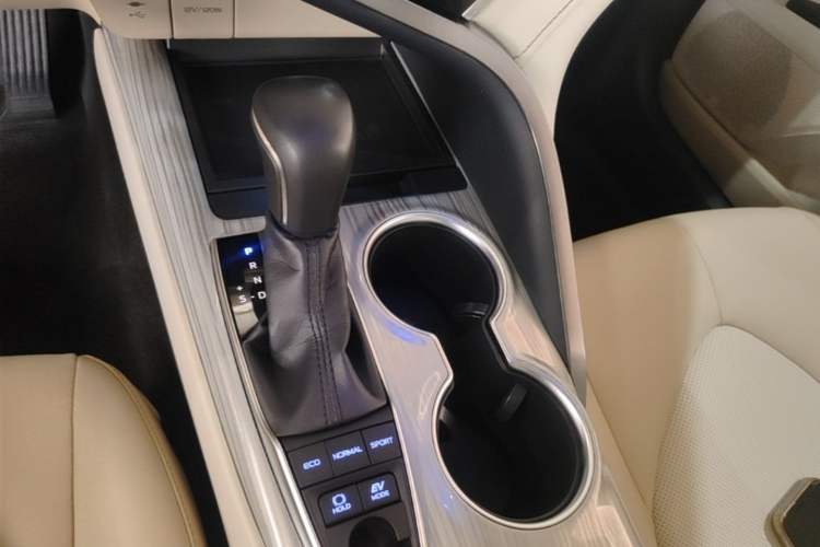 Used Toyota Camry 2018 Dual-Engine 2.5 HG Luxury Edition Gear Lever