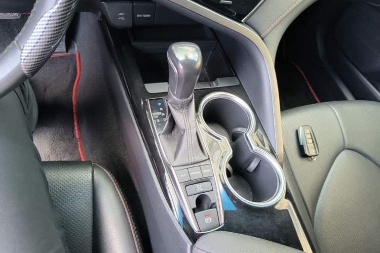 Used Toyota Camry 2018 2.0S FENGSHANG Edition Gear Lever