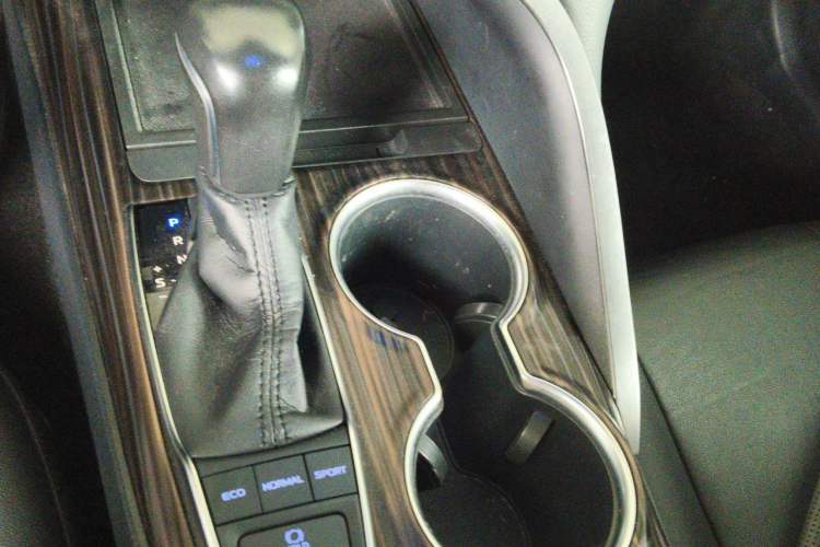 Used Toyota Camry 2018 2.5G Luxury Edition Gear Lever
