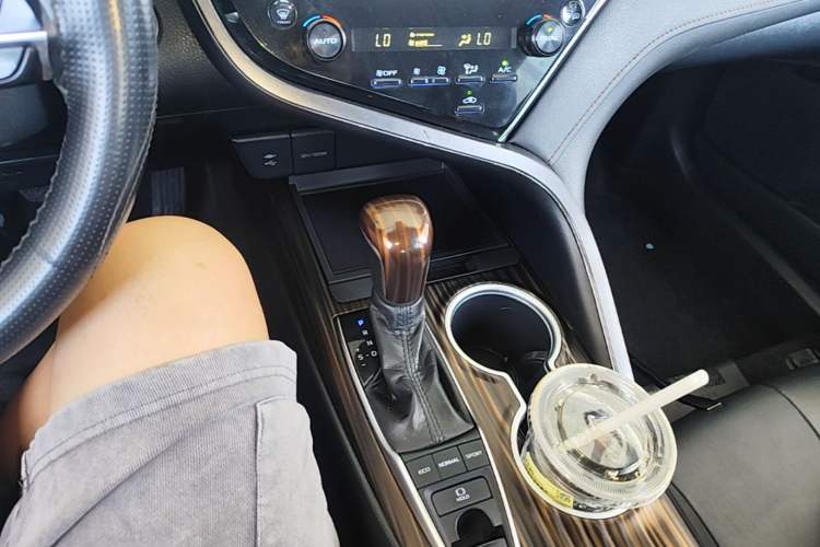 Used Toyota Camry 2018 2.5G Luxury Edition Gear Lever