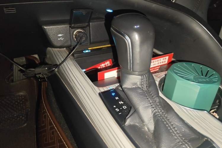 Used Toyota Camry 2018 Dual-Engine 2.5HQ Flagship Edition Gear Lever