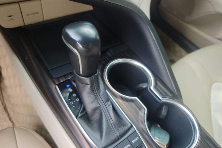 Used Toyota Camry 2018 2.5G Luxury Edition Gear Lever