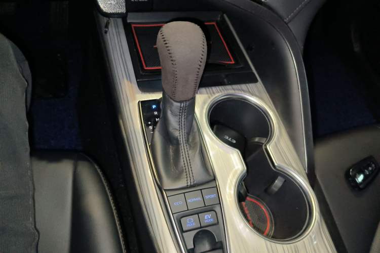 Used Toyota Camry 2018 Dual-Engine 2.5 HG Luxury Edition Gear Lever