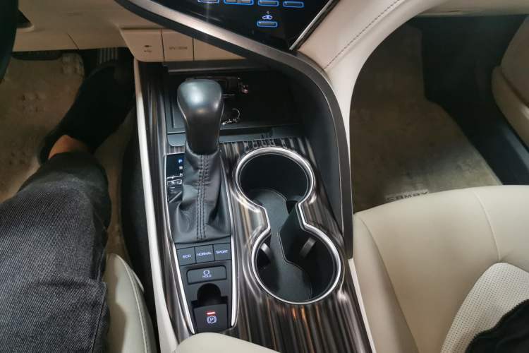 Used Toyota Camry 2018 2.5G Luxury Edition Gear Lever