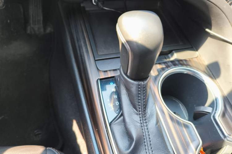 Used Toyota Camry 2018 2.5G Luxury Edition Gear Lever