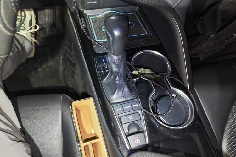 Used Toyota Camry 2018 2.5S Fēngshàng Edition Gear Lever